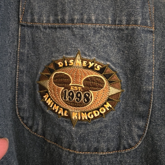 Vintage Disney Catalog 1998 Animal kingdom denim button down long sleeve size M - Picture 4 of 5